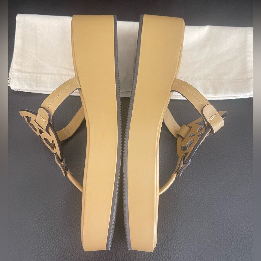 NEW Tory Burch Miller Leather Logo Wedge Thong Sandals $250 - Picture 8 of 11